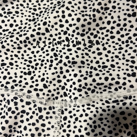 NWT All Fenix Montana 7/8 White Leggings Large - Picture 5 of 5